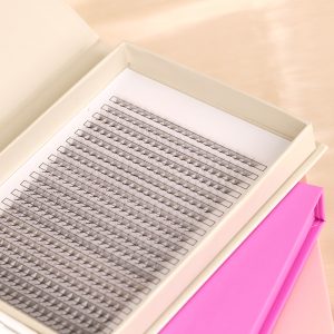 Russian volume eyelash extension pre made fans lashes for sale